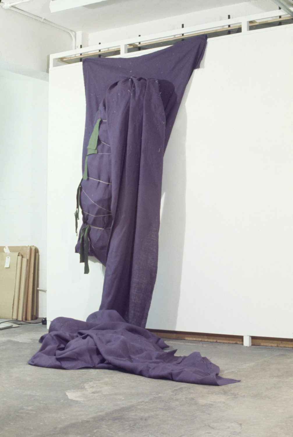 purple hanging piece, 1969, hessian, foam, cord, 30′ (material extended) x 4′ x 20_, image 3, source, Jo laptop, high res images from slides folder 1964 – 1970