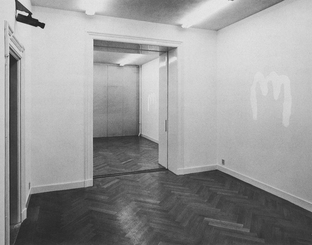 Installation view ‘light piece IV’, 1977 in Light Pieces at Art & Project, Amsterdam, 1977