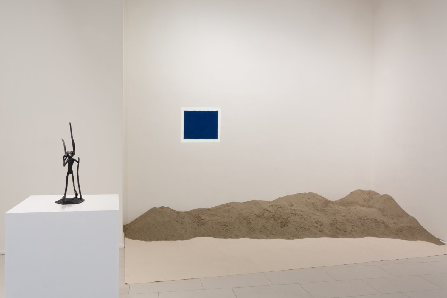 Photography by The Estate of Barry Flanagan courtesy Plubronze